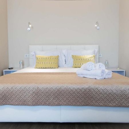 Просторная Однокомнатная Жк Счастливый Apartment Dnipro Ngoại thất bức ảnh
