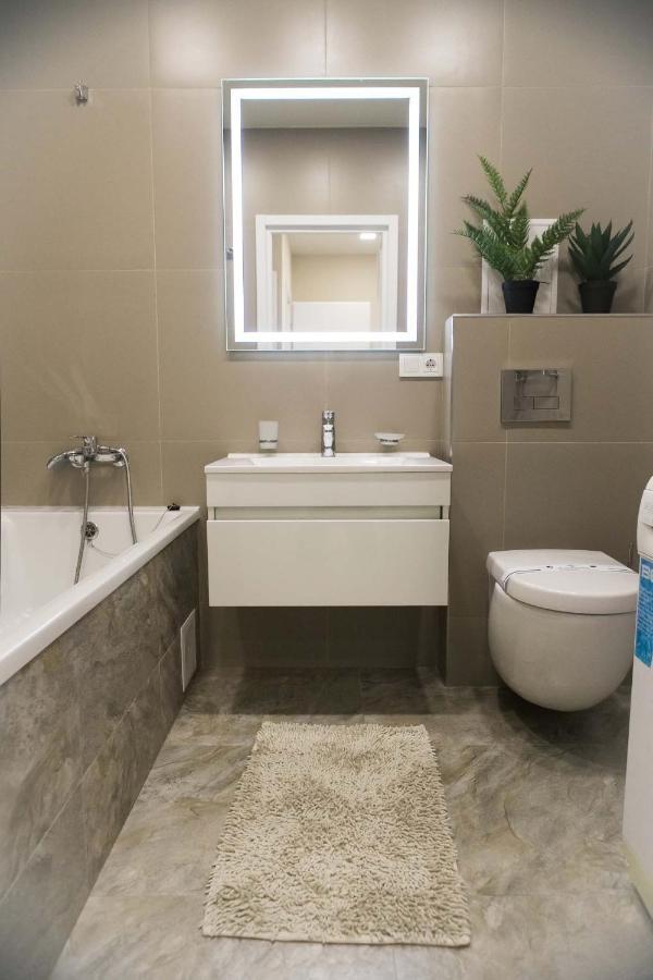 Просторная Однокомнатная Жк Счастливый Apartment Dnipro Ngoại thất bức ảnh
